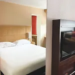 Ibis Ouest - A9 מלון 3*