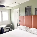 Ibis Ouest - A9 3* נים