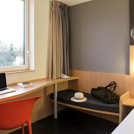 Ibis Ouest - A9