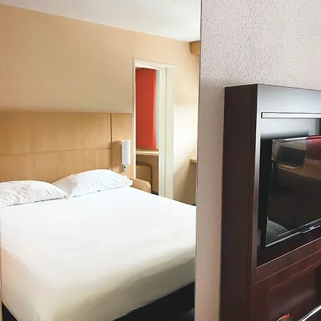Ibis Ouest - A9 מלון 3*