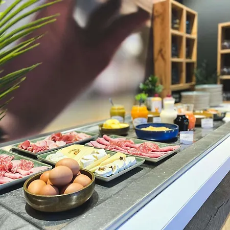 Hotel Ibis Ouest - A9 3*